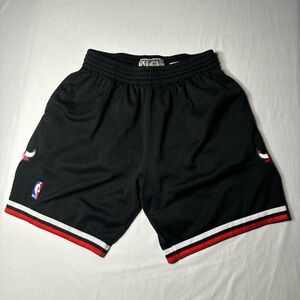 1997-98 Chicago‎ Bulls NBA Mitchell & Ness Men's Alternate Swingman Shorts Large